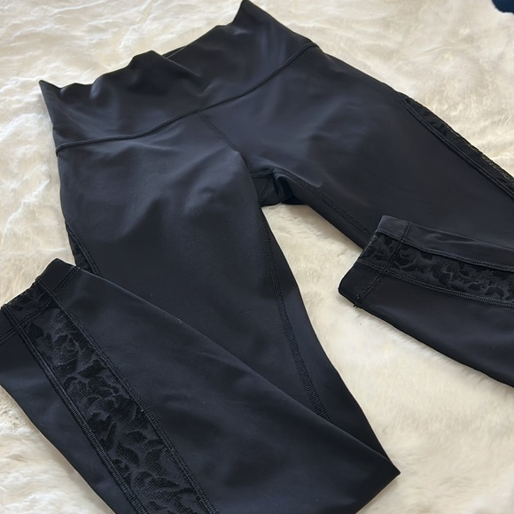 Lululemon Black Mesh Side Legging - Picture 2 of 12